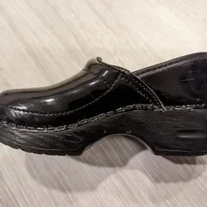 Dansko Shoes Dansko Girls Gitte Patent Black Clog Slip On Size 26 Us 95 Childs Poshmark